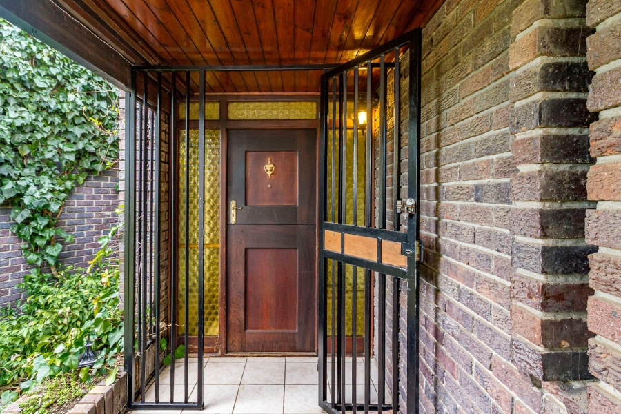 8 Bedroom Property for Sale in Helderberg Estate Western Cape